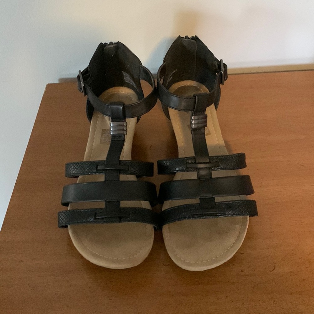 St Johns sandals. Size 8 wide. Color/black